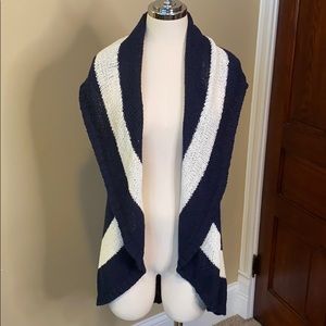 CAbi long sleeveless cardigan navy & white M